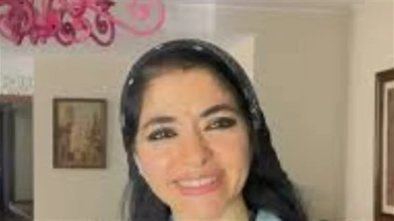 كشف الحقيقة.. رنا أبو السعود توضح هوية صاحب المقدمة الغنائية الشهيرة